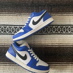 Jordan 1 Low Royal